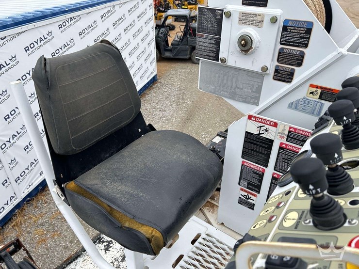 2018-freightliner-m2-106-image-33