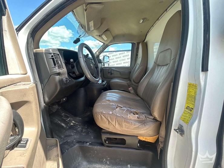 2015-chevrolet-express-4500-image-23