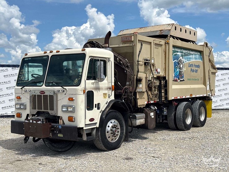 2014-peterbilt-320-image-1