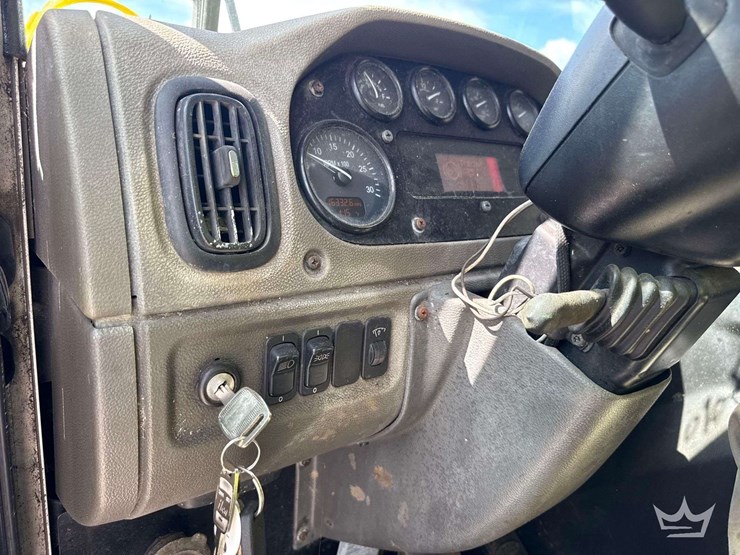 2014-peterbilt-320-image-26