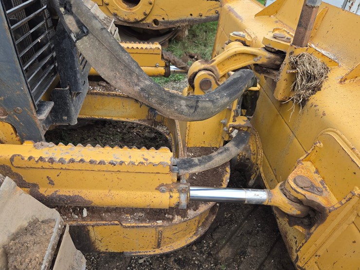 2004-deere-650h-xlt-image-13