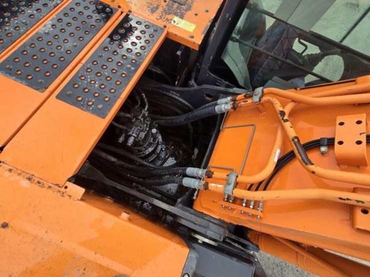 2012-hitachi-zx350-lc-image-40