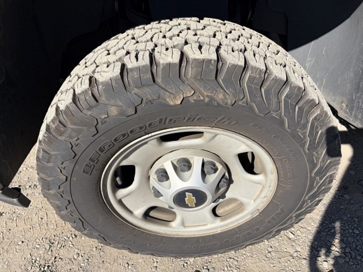 2013-chevrolet-silverado-2500-image-14