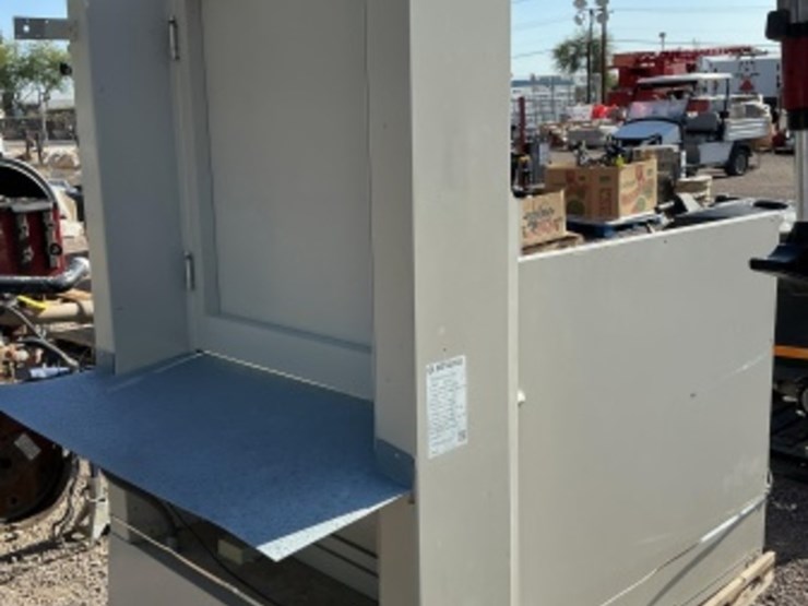 savaria-750lb-electric-chair-lift-image-3