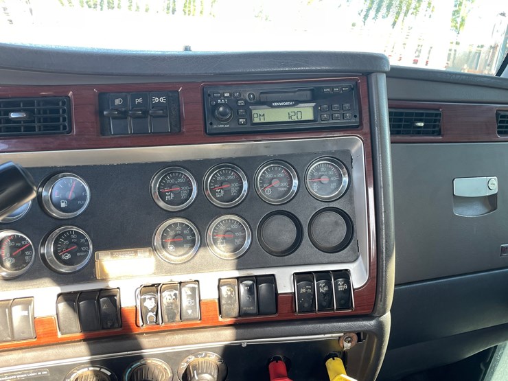 2006-kenworth-t800b-image-44