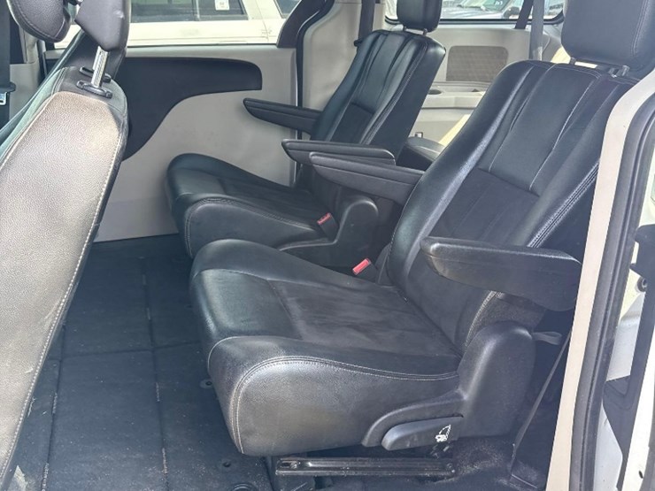 2017-dodge-grand-caravan-image-5
