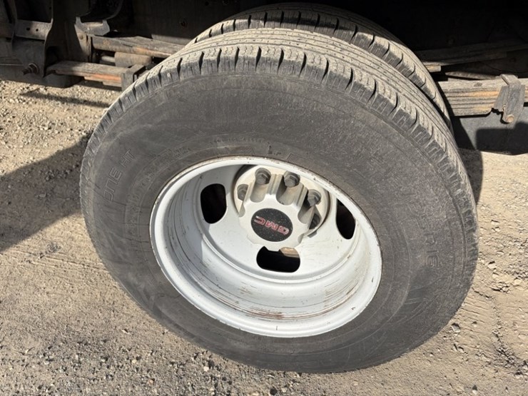 2003-gmc-3500-image-16