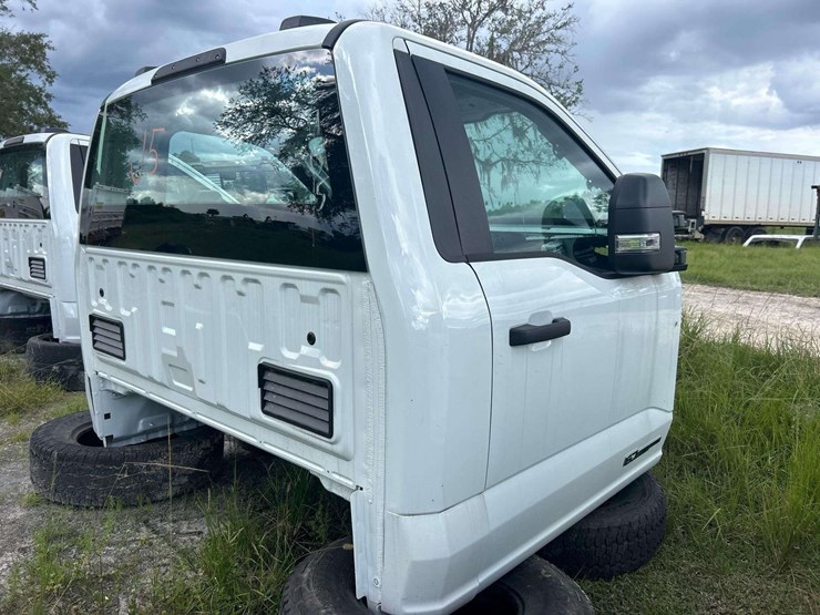 2025-ford-f550-image-3
