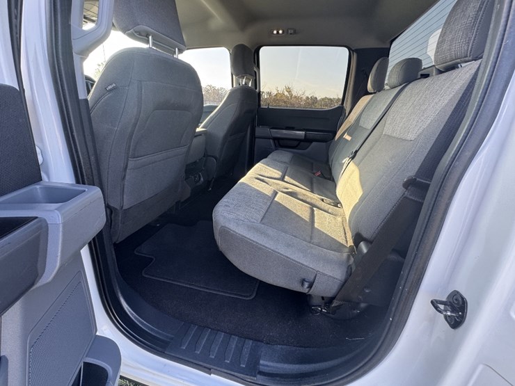 2022-ford-f150-xlt-image-11