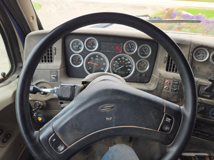 #3224-•-2006-sterling-st-9500-quad-axle-dump-truck-image-62