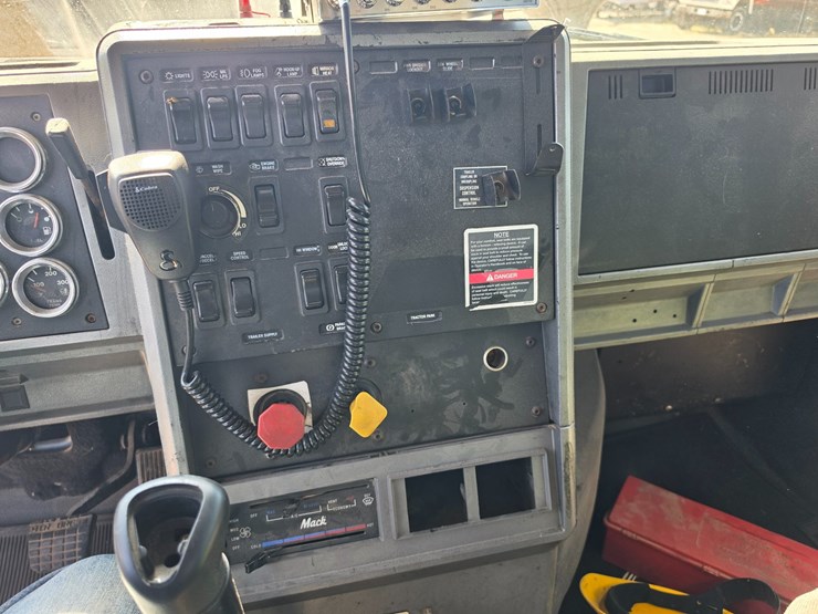 1996-mack-ch600-image-81
