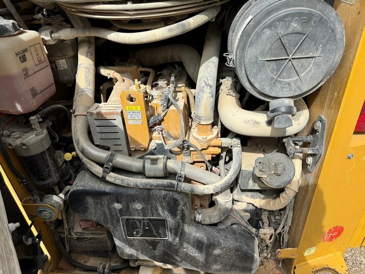 2017-caterpillar-259d-image-18