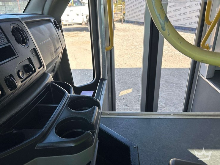 ford-e450-image-18