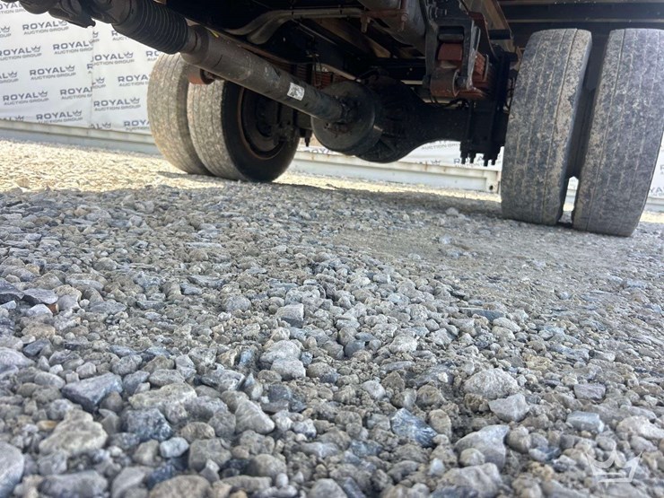 2017-ford-f650-image-15