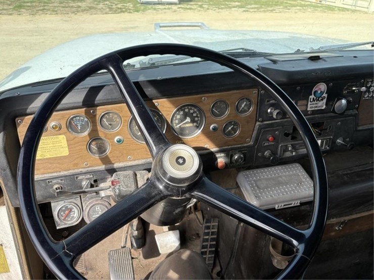 1977-international-fleetstar-2050a-image-8