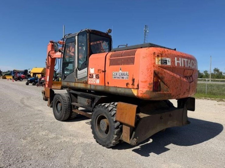 2014-hitachi-zx220w-3-image-5