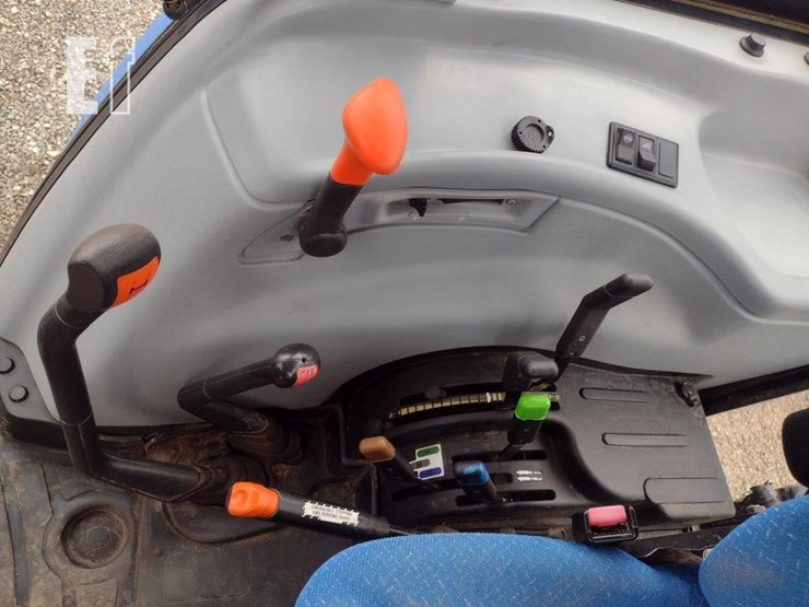 2011-new-holland-t5070-image-13