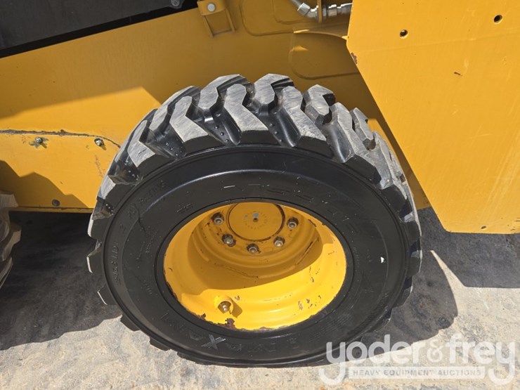 2019-caterpillar-226d-image-10