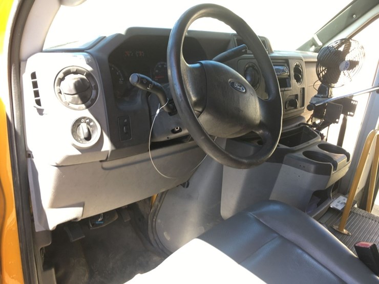 2015-ford-e450-image-9