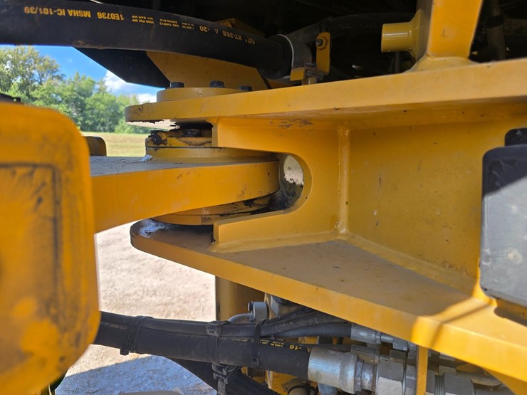 2016-caterpillar-930m-image-42