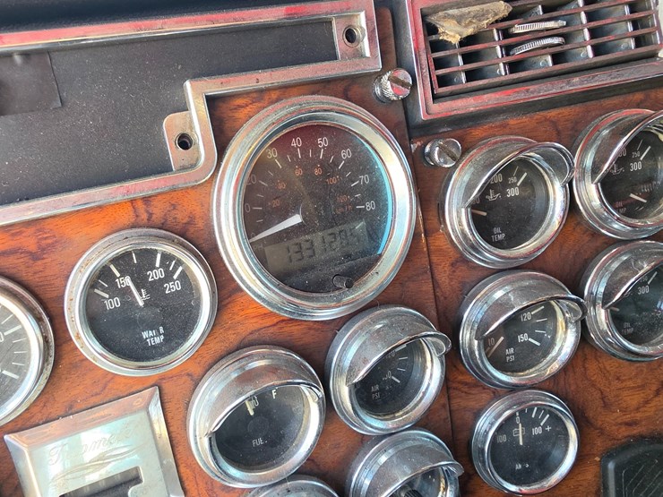 1992-peterbilt-379-image-59