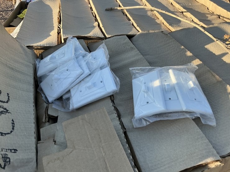 pallet-of-switch-cover-plates-image-3