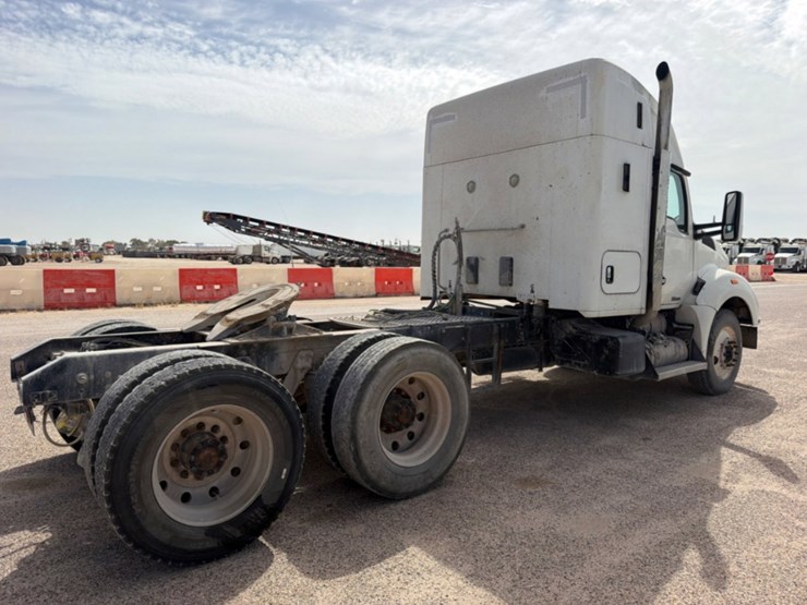 2015-kenworth-t880-image-5