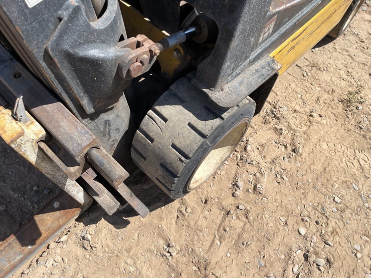 #1056-•-yale-forklift-image-13