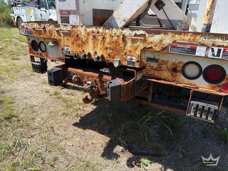 2018-freightliner-m2-106-image-13