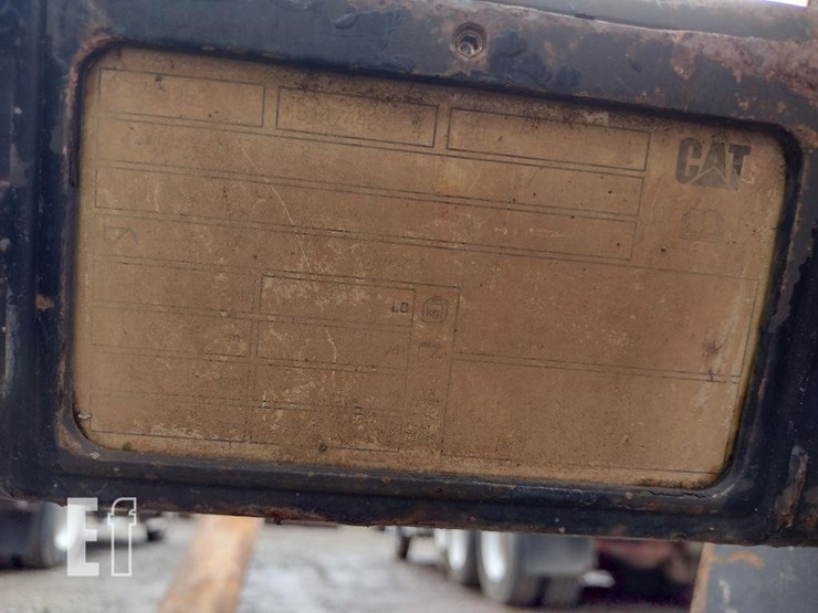 cat-adj.-wheel-loader-forks-image-3