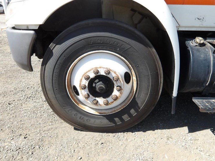 2004-international-durastar-4300-image-6