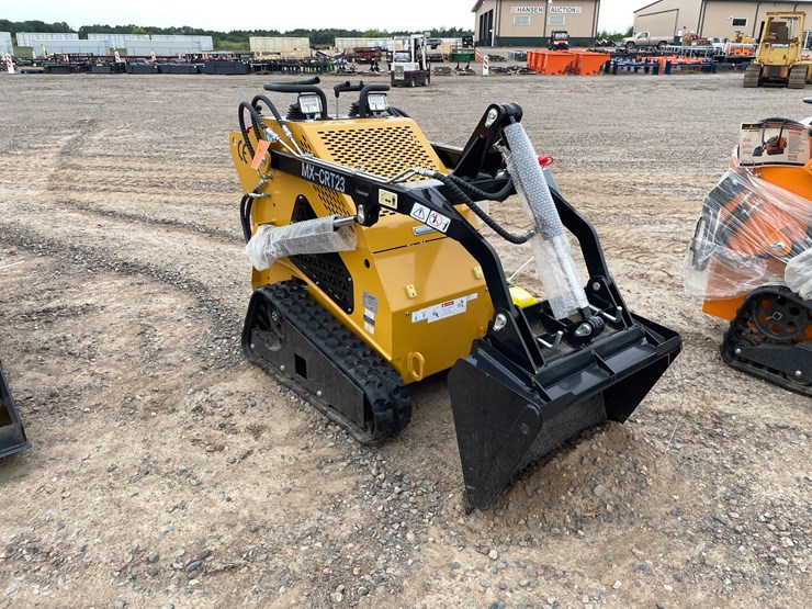 #5513-•-2026-agt-compact-track-loader-image-1