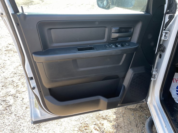 #1485-•-2016-ram-5500-flatbed-truck-(has-mn-salvage-title)-image-20