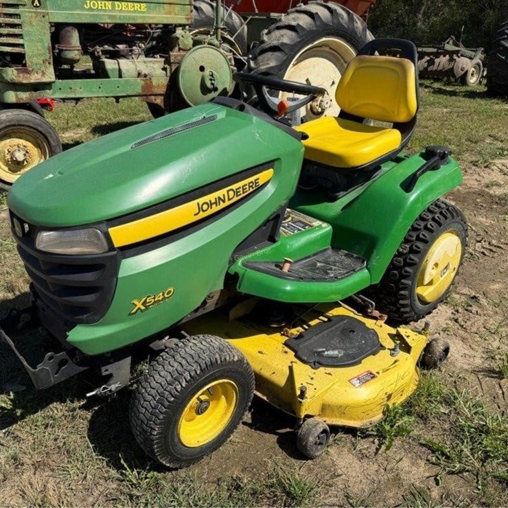 JOHN DEERE X540