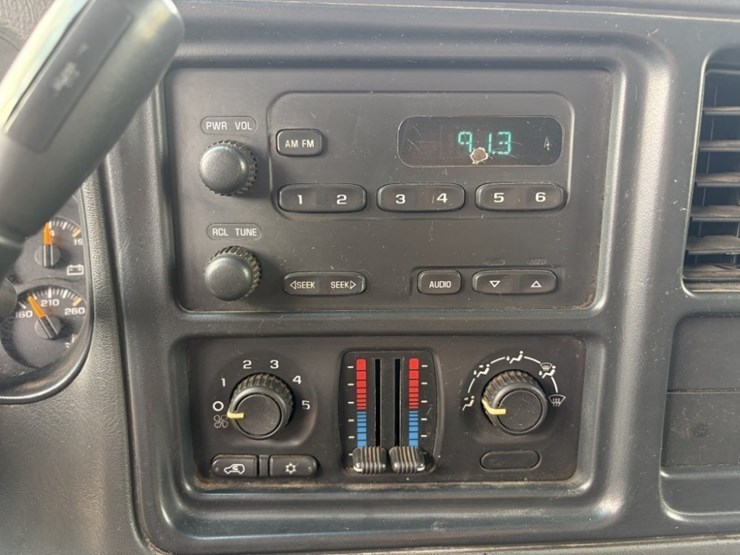 2003-gmc-3500-image-30