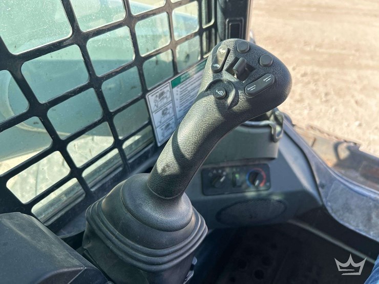 bobcat-wheeled-skid-loader-image-15