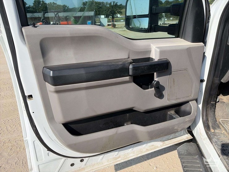 2017-ford-f550-image-22