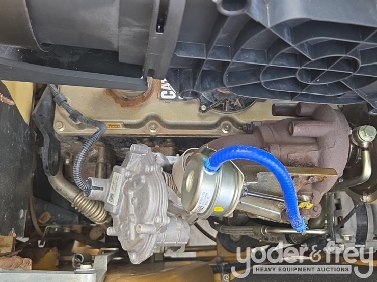 2019-caterpillar-420f2-image-51