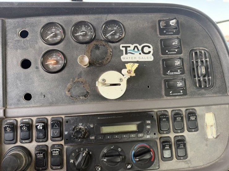 2013-peterbilt-367-image-14
