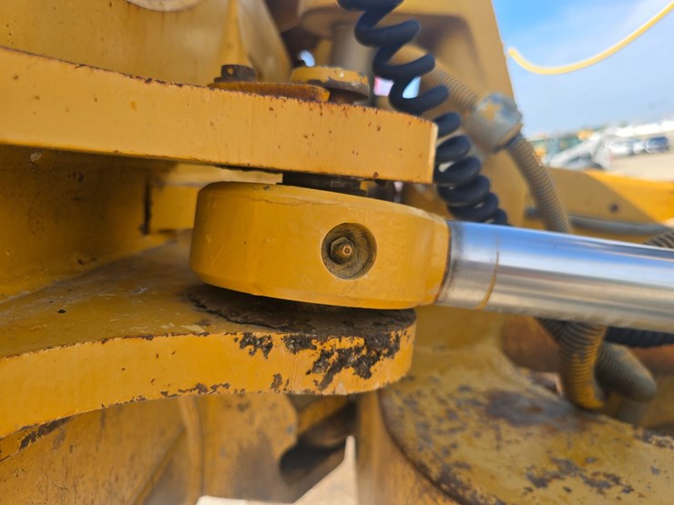 2002-caterpillar-d6m-lgp-image-27