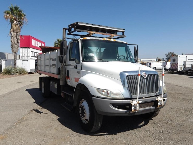2004-international-durastar-4300-image-2