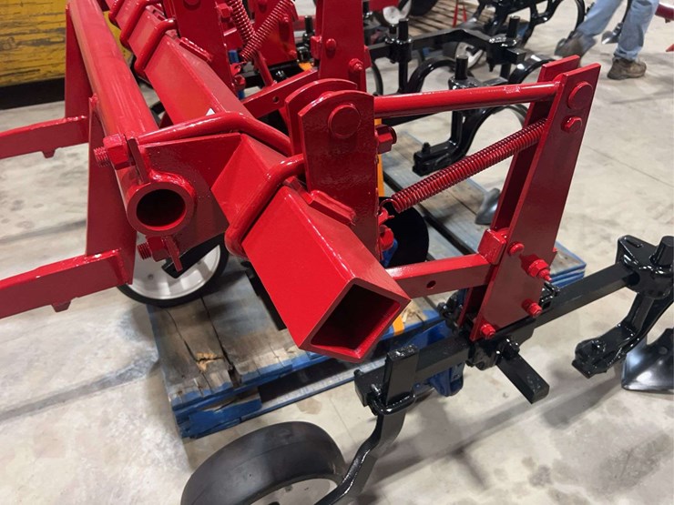 international-harvester-two-row-fast-hitch-hiller-cultivator-image-10