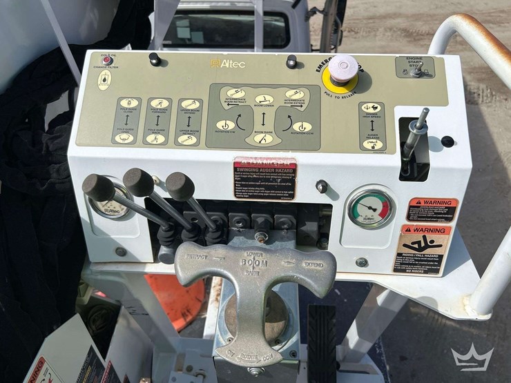 2019-freightliner-m2-106-image-36