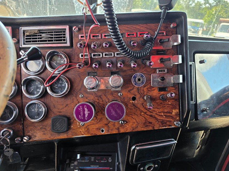 1992-peterbilt-379-image-51