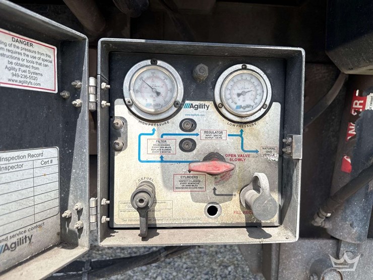 2014-peterbilt-320-image-21