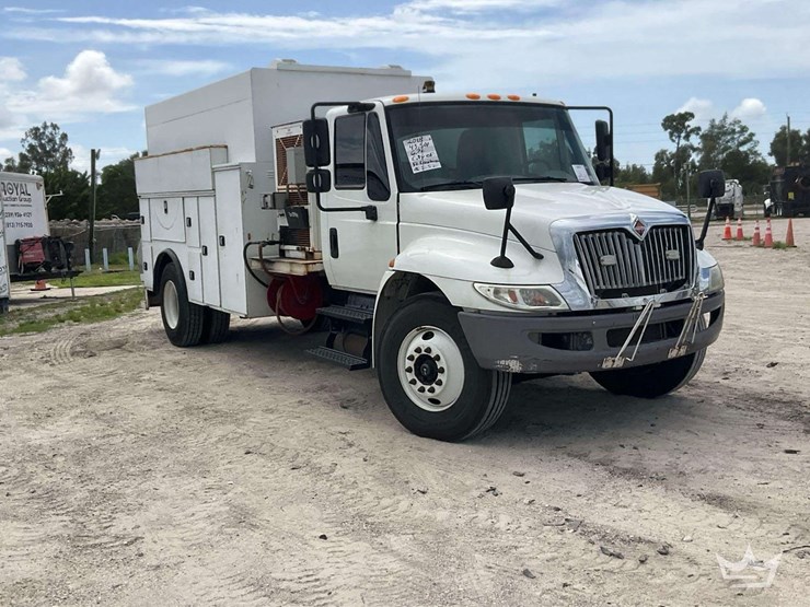 2018-international-durastar-4300-image-2