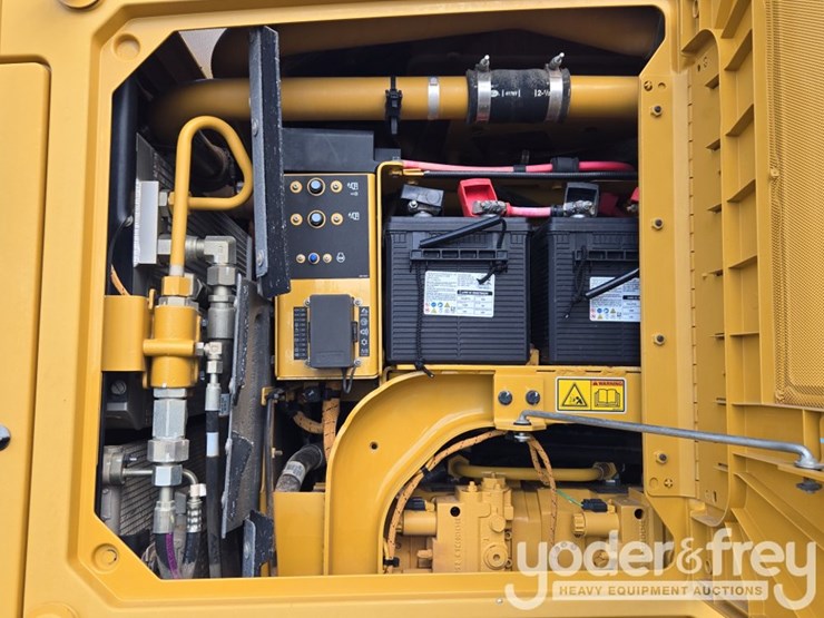2015-caterpillar-140m3-awd-image-59