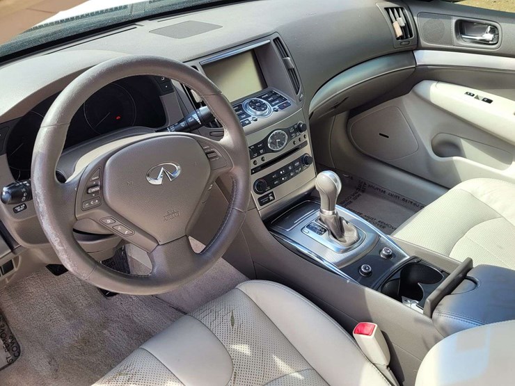 2015-infiniti-q40-sedan-4d-image-14