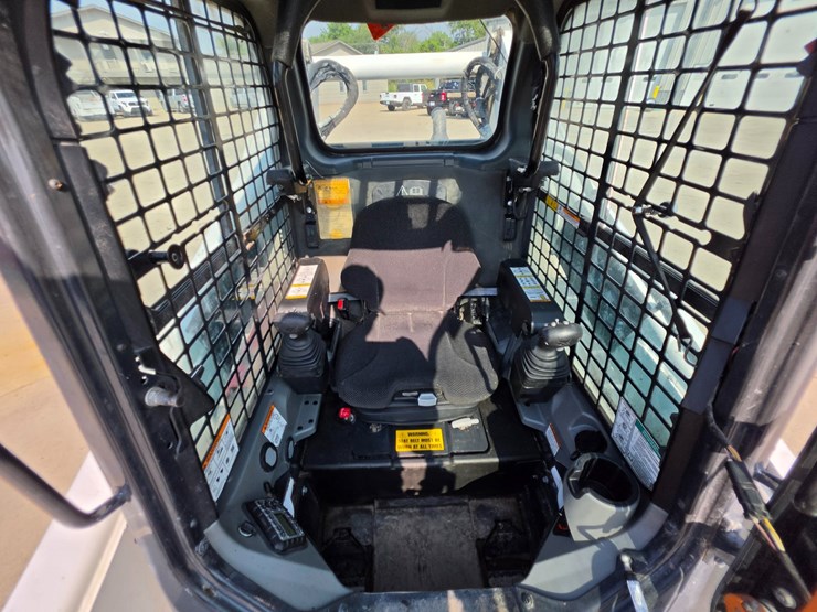 2022-bobcat-t770-image-24
