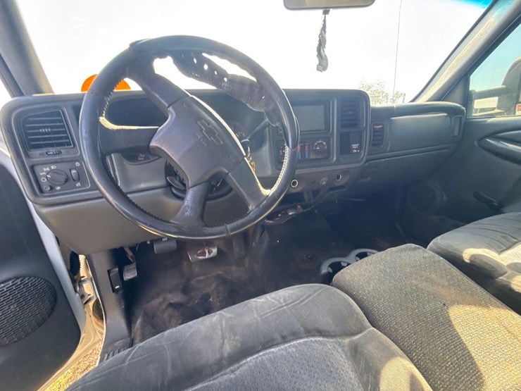2005-chevrolet-silverado-2500-image-11